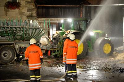 1.5 Millionen Euro Schaden - Ueber 125 Einsatzkraefte bekaempfen Brand in Lobenhaeuser Muehle in Kirchberg an der Jagst